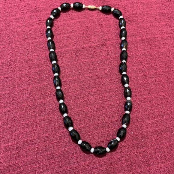 Onyx and Pearl Necklace - Picture 1 of 3